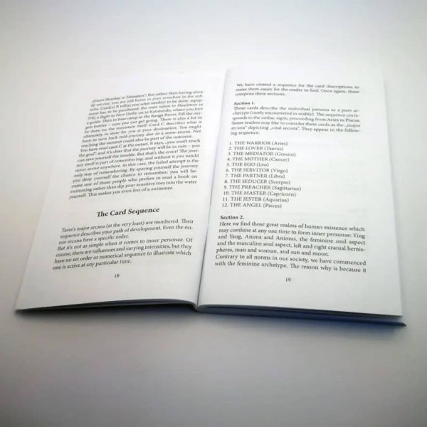 Комплект «Таро Сімболон (Symbolon)»: 78 карт + книга-керівництво