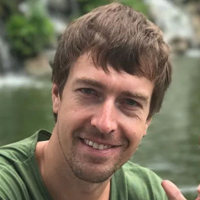 Леслі, Алекс