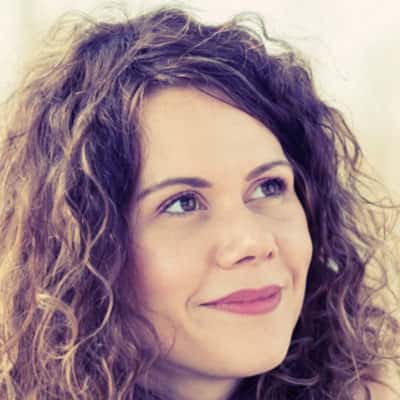 Райлі, Кора