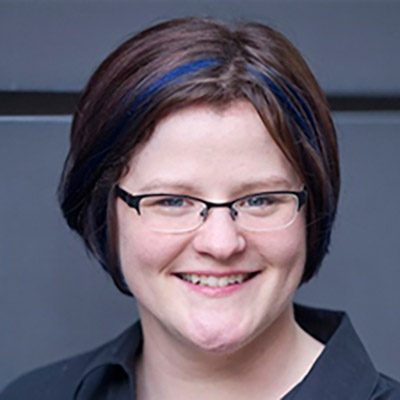 Наґоскі, Емілі