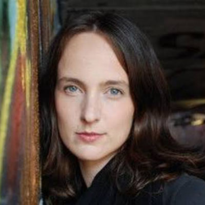 Бенкау, Дженніфер