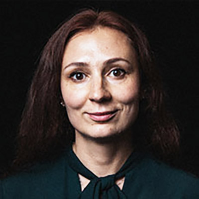 Ілюха, Юлія