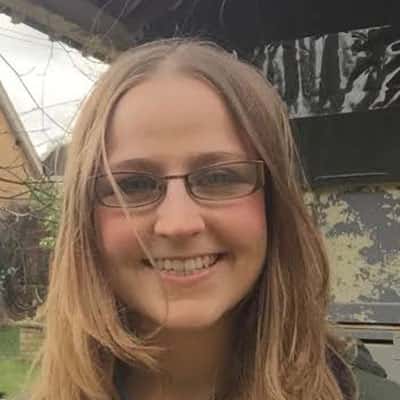 Брайоні, Мей Сміт