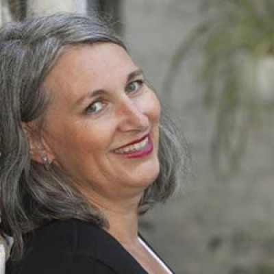 Пец, Моника