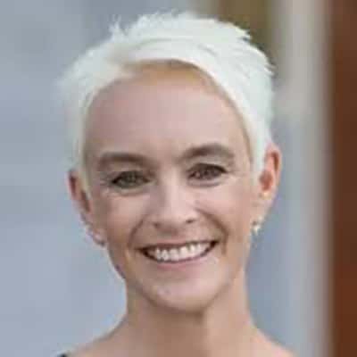 Тюдор, Сі Джей