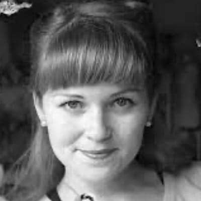 Далє, Штефані