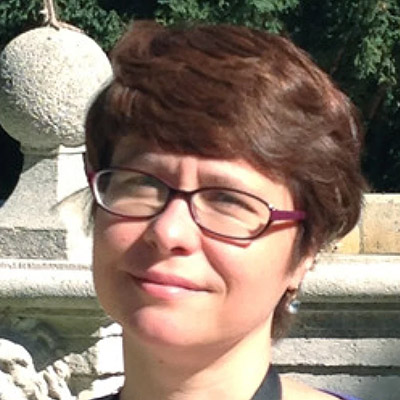 Школьник, Юлія